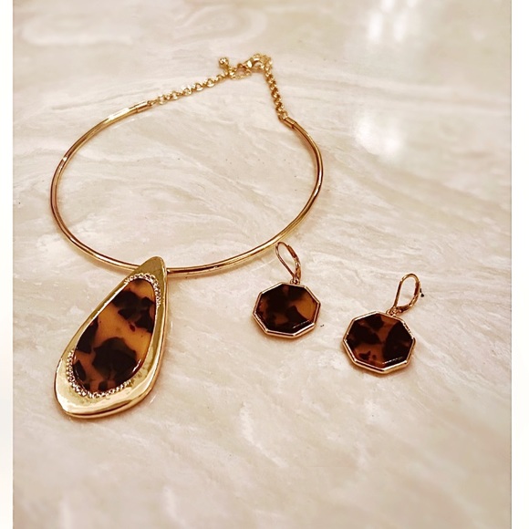 Gold Leopard Women's Choker Necklace and matching earrings set - Picture 2 of 5